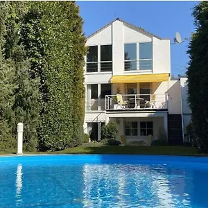 Apartment Kernsan. Souterrain-wohnung 60qm Mit Pool Blick, Krefeld